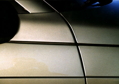 Detalj från en Saab 9-5-kaross, Holland 1998.